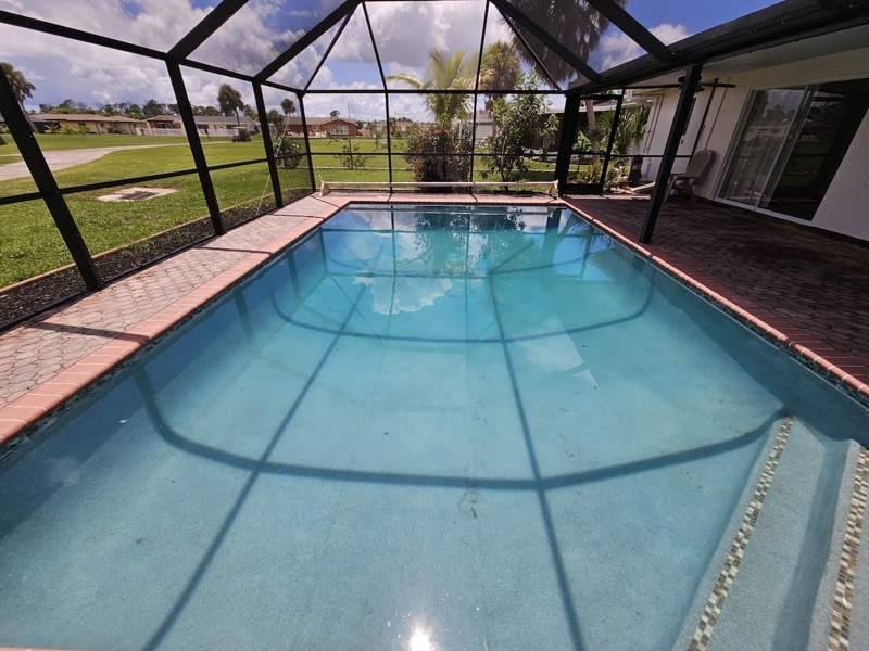15 Min to Beaches / Heated Pool / Pet Friendly!