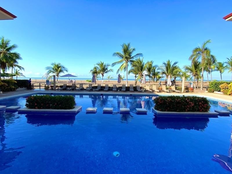 Beautiful Beachfront Penthouse Unit, 5th floor
