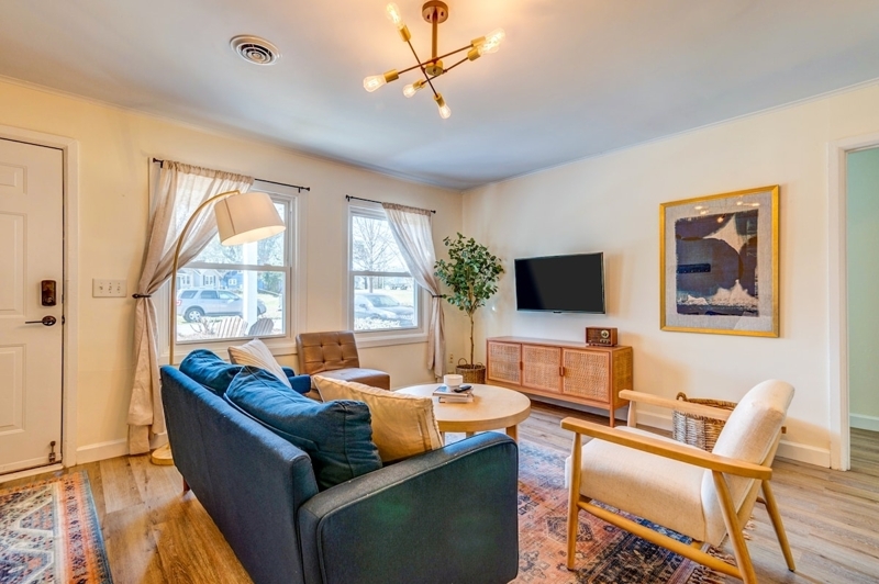 Park Circle - Walk Anywhere, Pets Welcome, Yard!