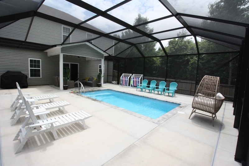 Swansboro Place: Heated Screened Pool & Game Room