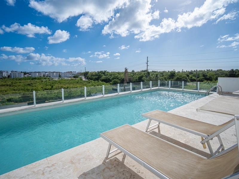 Starlink WiFi Pool Balcony 10-Min Walk to Beach
