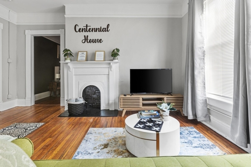 Luxury 1 Bed - Downtown Columbia (Upstairs)