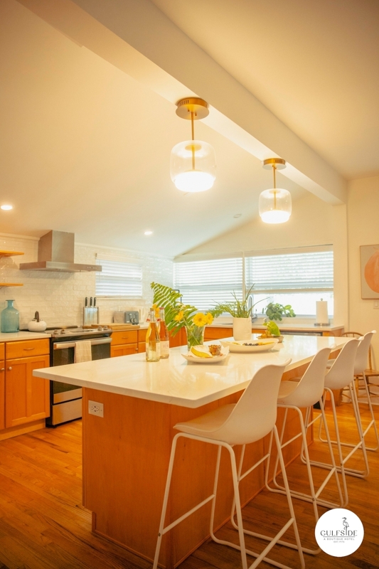 Gulfside Resort:  3 bed, 2 bath /pool access