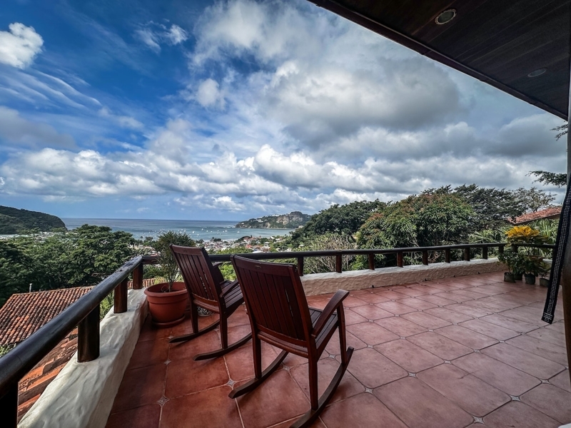 Pano Bay View Studio-Walk to Beach-A/C & Hot Water