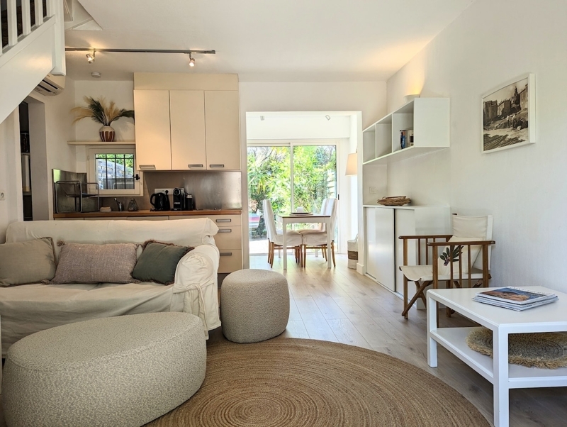 Lovely 2 bd/1ba townhome