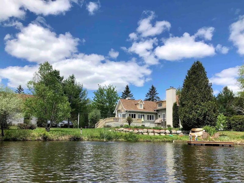 Charming Canadian Cottage with Small Lake