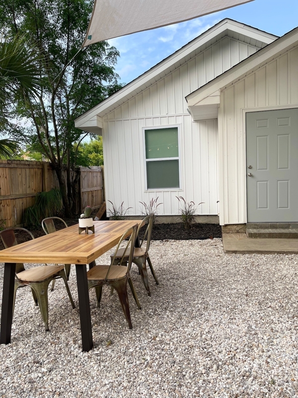 Calm 2BR Retreat w/ Yard | Near Beach & Downtown