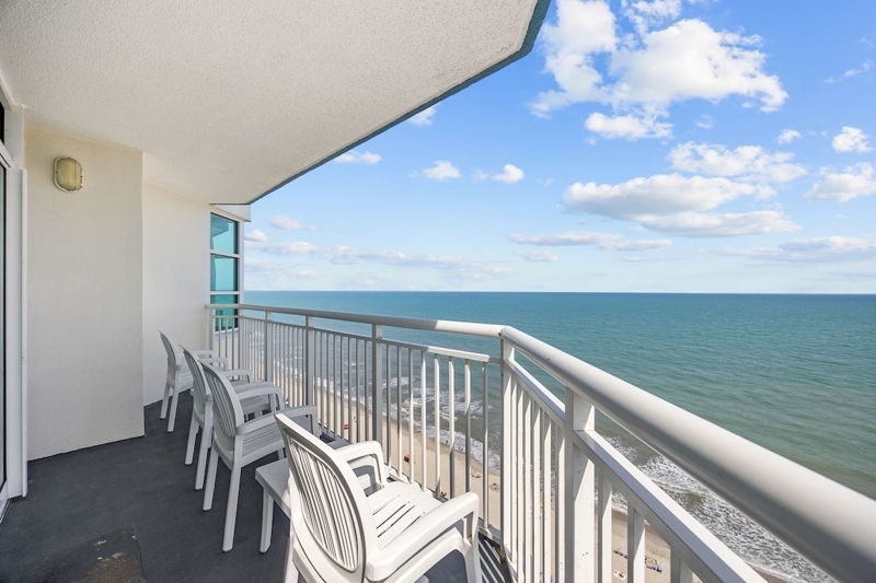 Oceanfront 2BR | Corner Suite+ Pools + 3 Balconies
