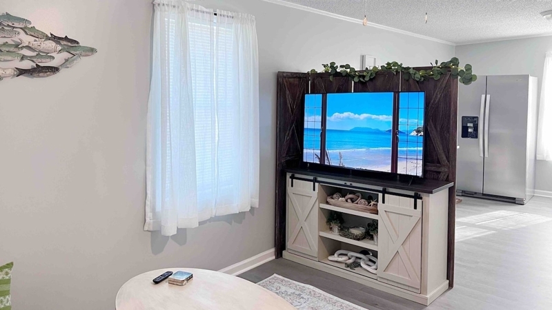 Barefoot Beach Club: Oceanside Gem For Two