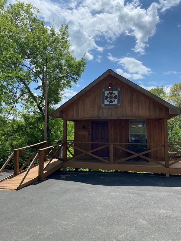 Lazy Daisy Cabin 1