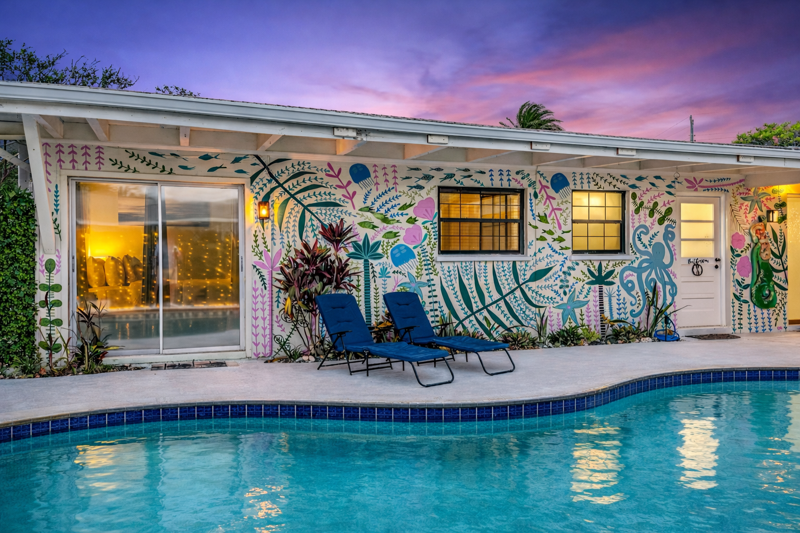 Pool Oasis 2 Blocks from Beach
