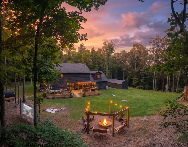 Twin Oaks Lodge | 4 Kings, Sauna & EPIC Game Room