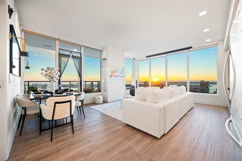 Luxury 39th-Floor Sky Residence · Ocean Views