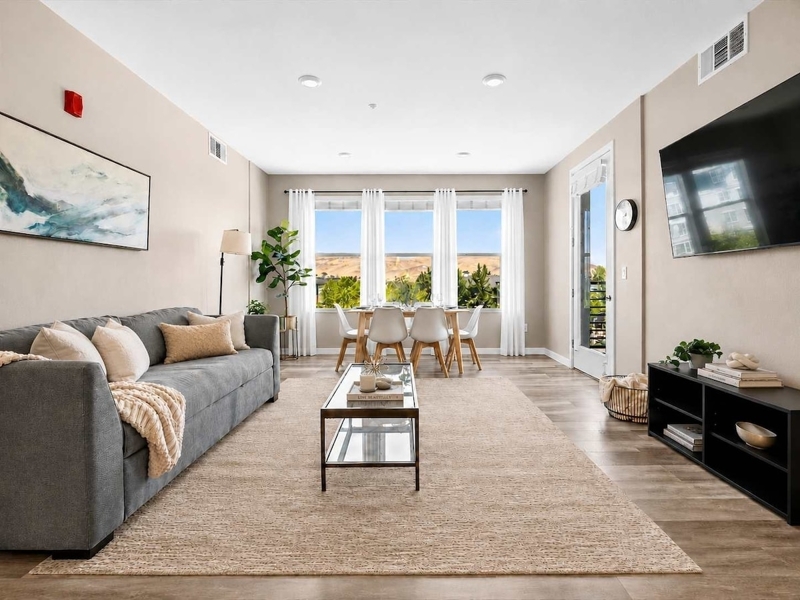 Sparks Marina 2BR Mountain Views, Pool & Hot Tub