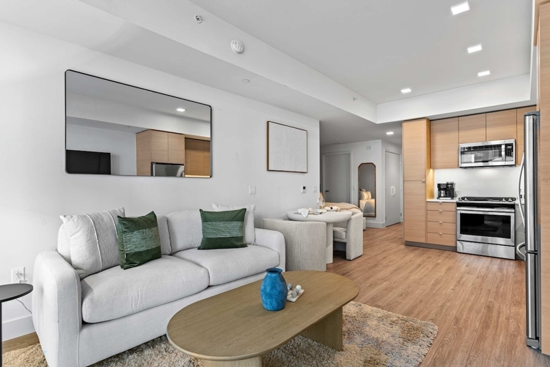 Gaslamp Quarter 1BR · Private Balcony & King Bed
