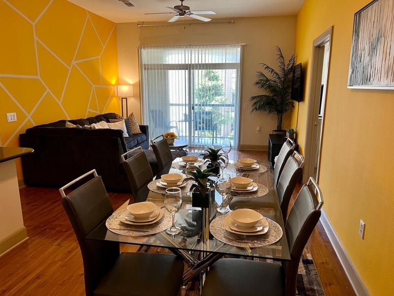 LUX 2BR w/pool.5min wlk to NRG stadium