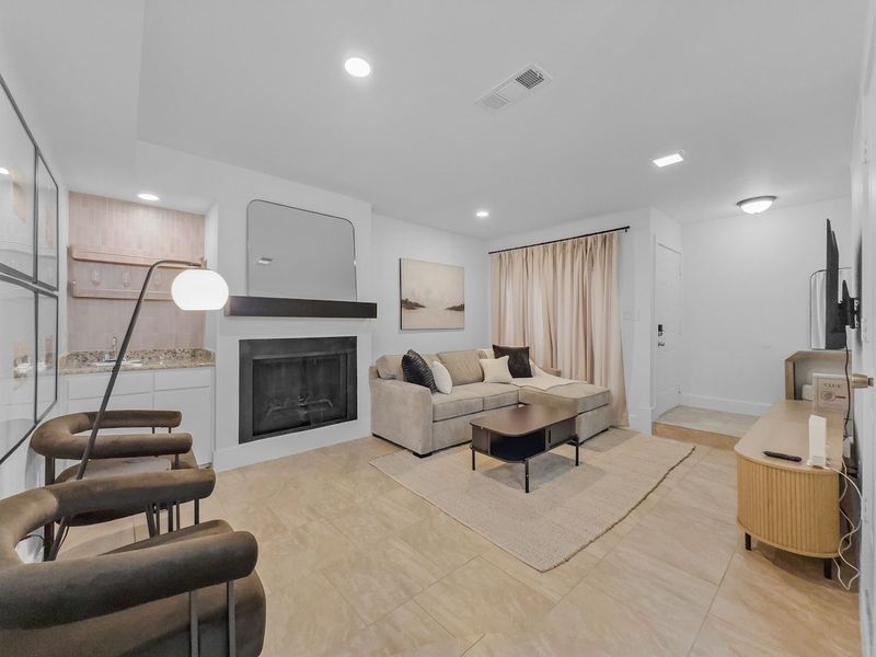 Modern & Stylish Arlington Home Near AT&T Stadium