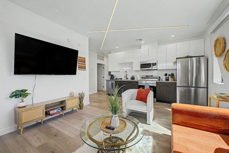 Boho 2BR Apt – King - Walk to Roosevelt Row!