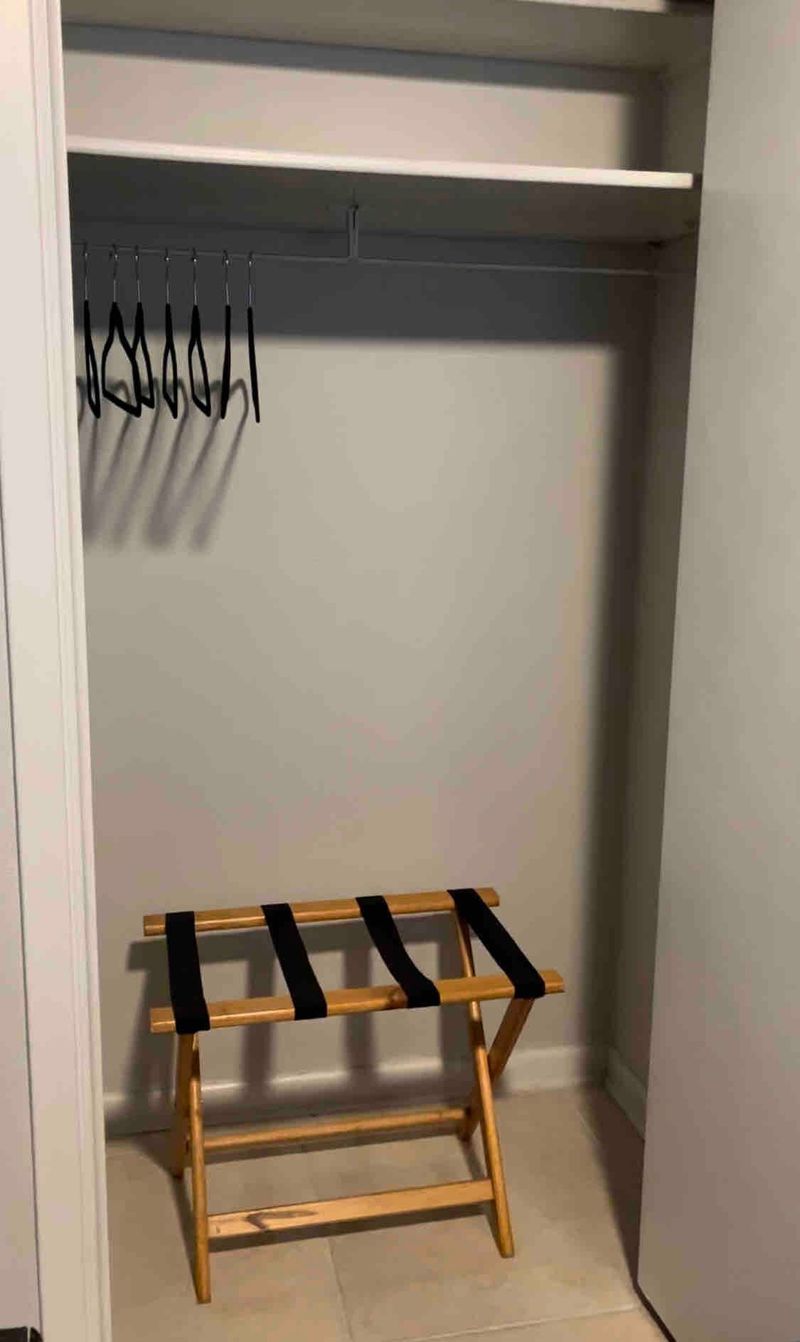 Luggage rack 