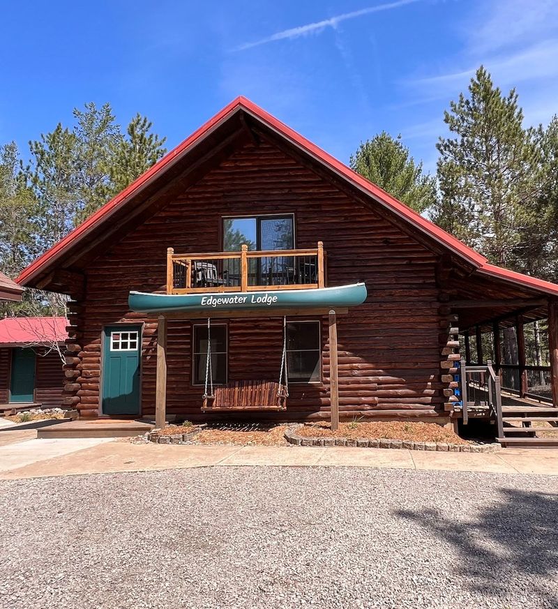 Edgewater Lodge: Riverfront family fun in Grayling