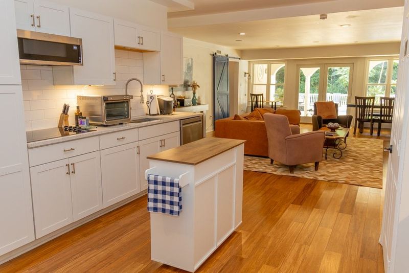 The New Amsterdam Nook - 2 Bed/1 Bath-Pool/Hot Tub