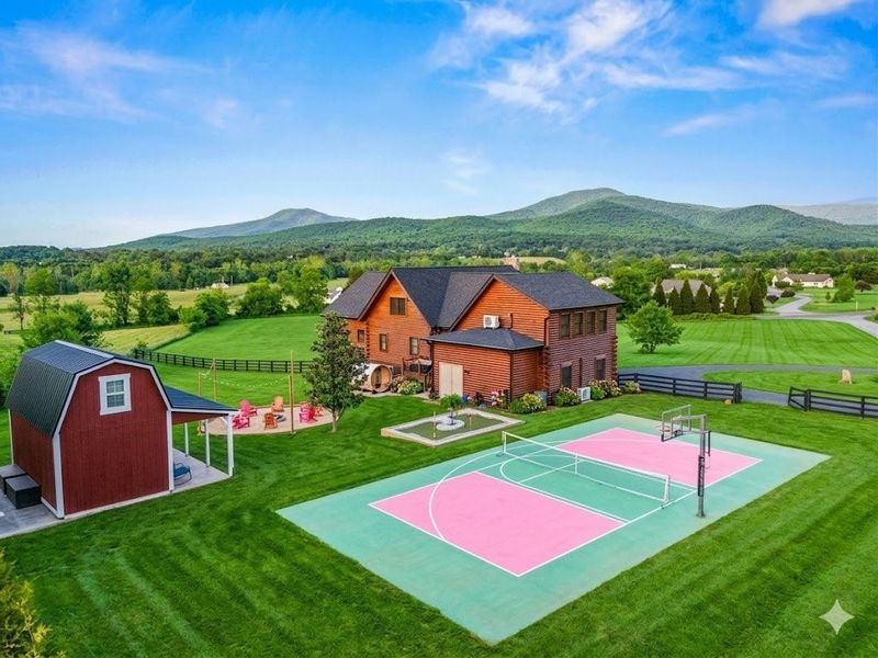 Lux Mtn Retreat, Pickleball, Sauna, Hot Tub, Gym