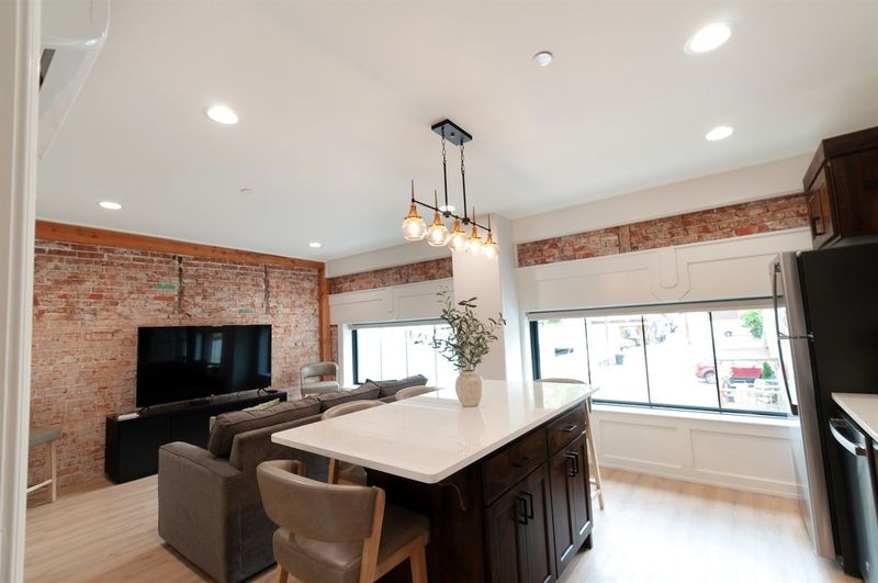 Walk to Hot Springs! Sleeps 6