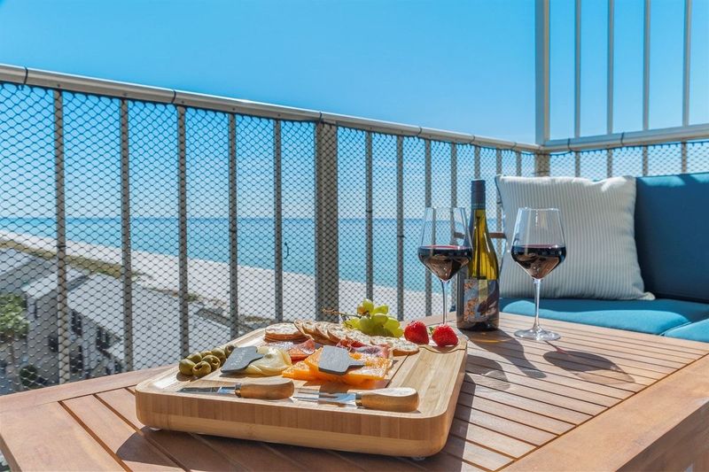 Luxury ocean stay, hot tub, pools, balcony
