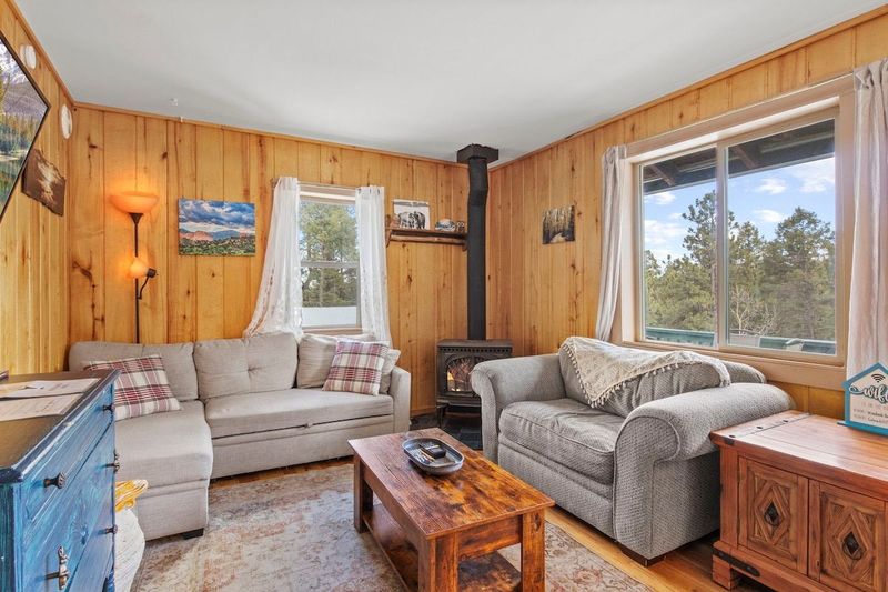 Cozy Cabin Near National Forest