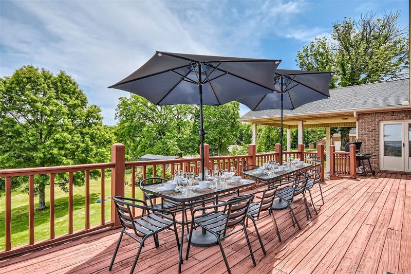 #1 Location/King Beds/View/Yard/Hot Tub/Games-F2