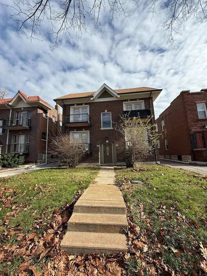 Quiet 2BR Upper Apt • Extended Stays nr WashU