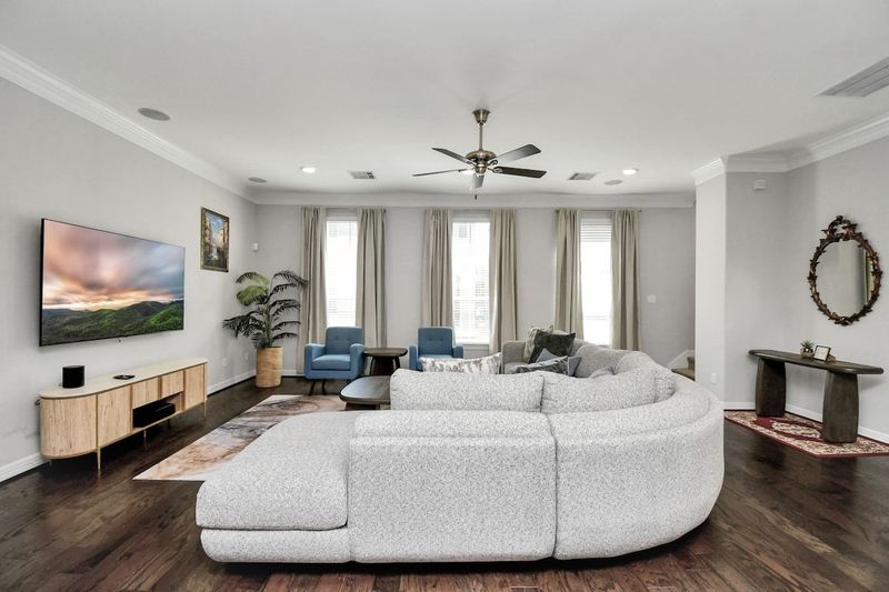 Centrally Located Modern Comfort in Houston