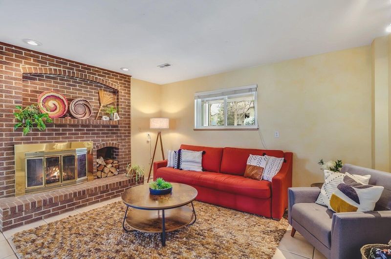 Peaceful 2BR Guest Suite w/Kitchenette & Yoga Room