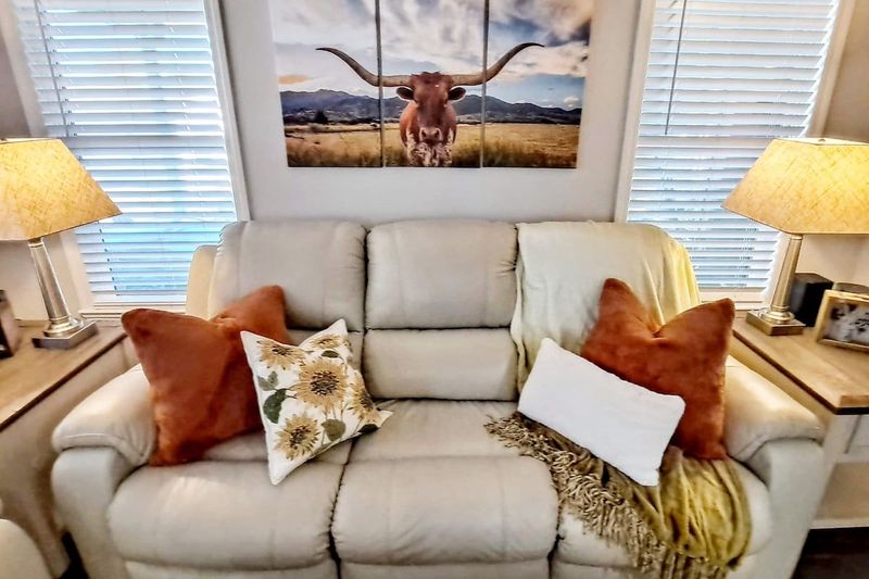 Modern Spacious 3BR Lake Cottage
