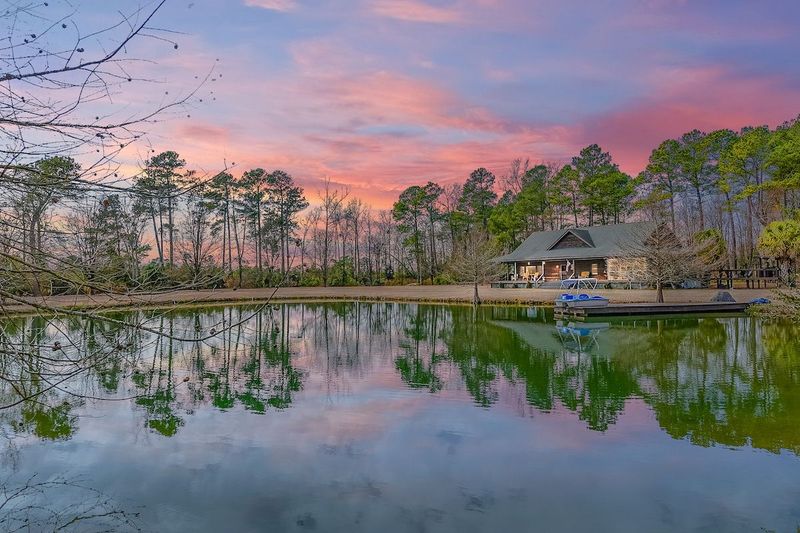 Secluded Lodge 8acres Hot Tub, Pingpong pedalboat!