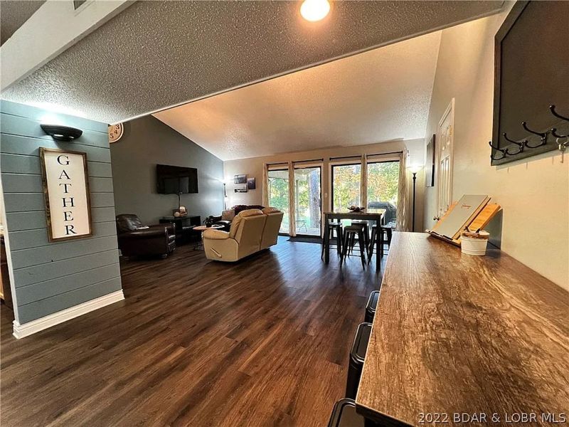 Cozy home- Pool access, Free golf w/ cart rental!