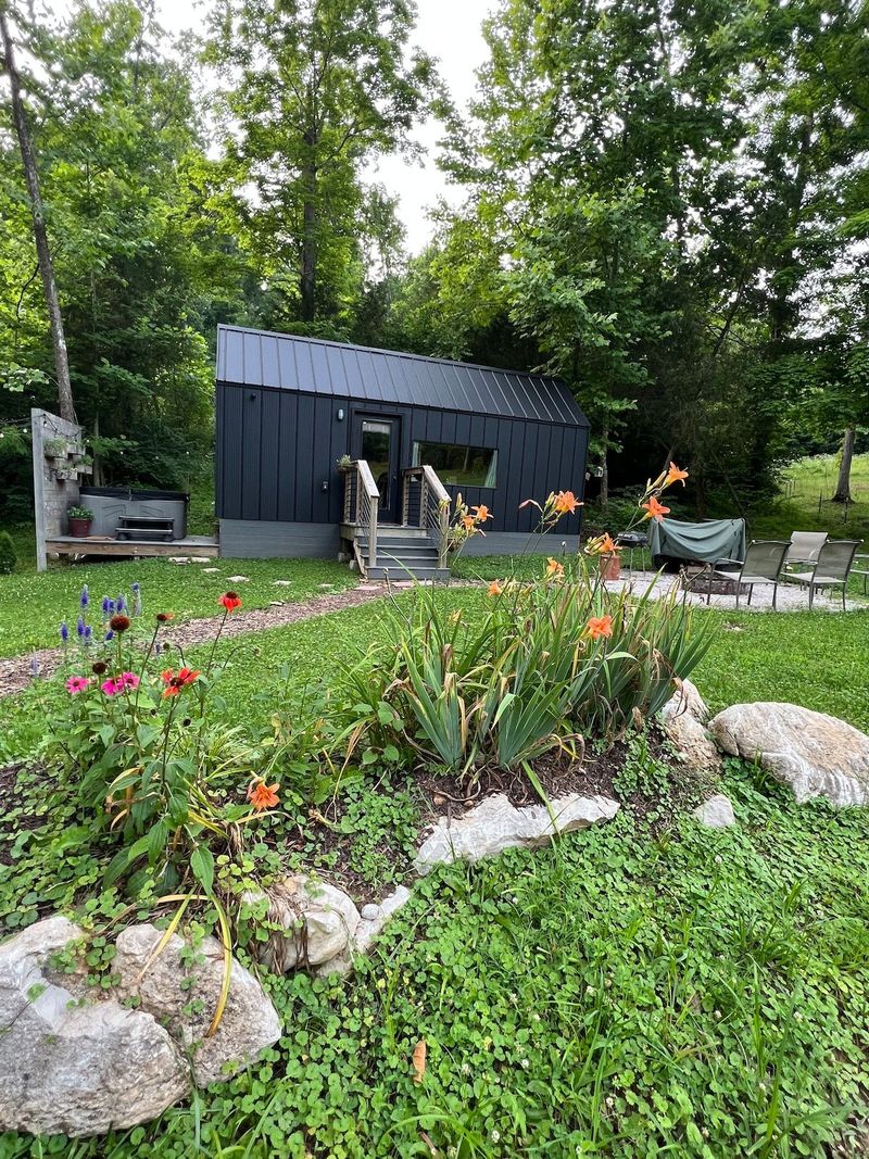 Secluded Tiny House Farm Stay