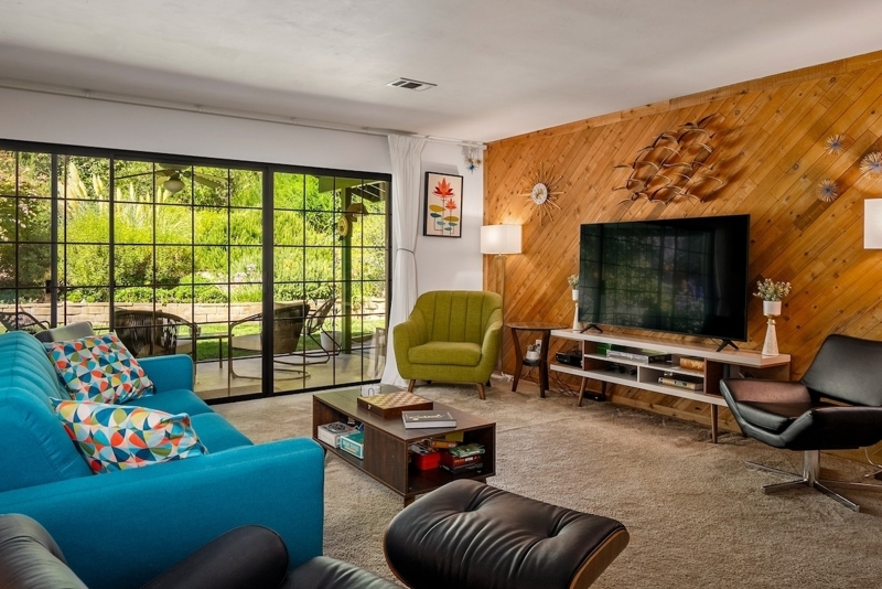 The Oak Oasis. Hot Tub, King bed