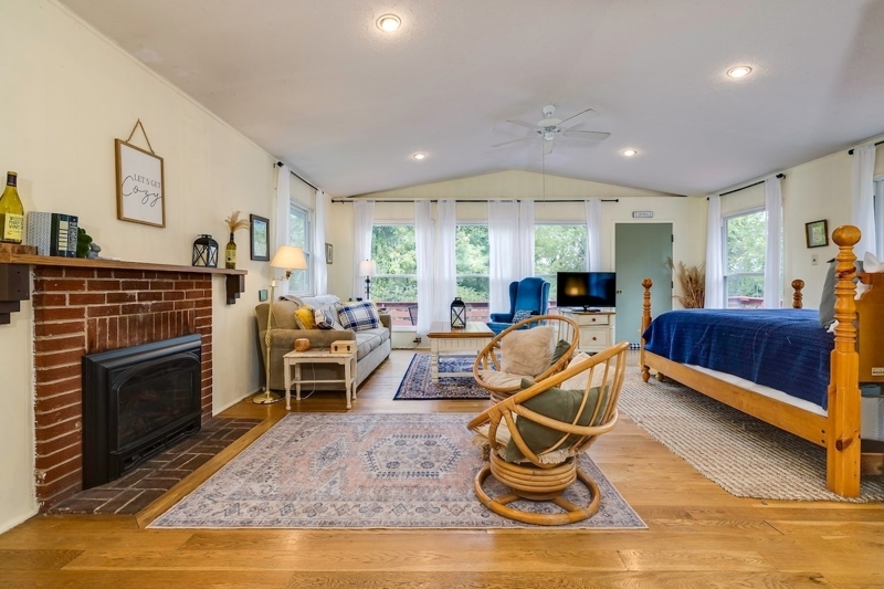 Hiker’s Hideaway Romantic Cabin