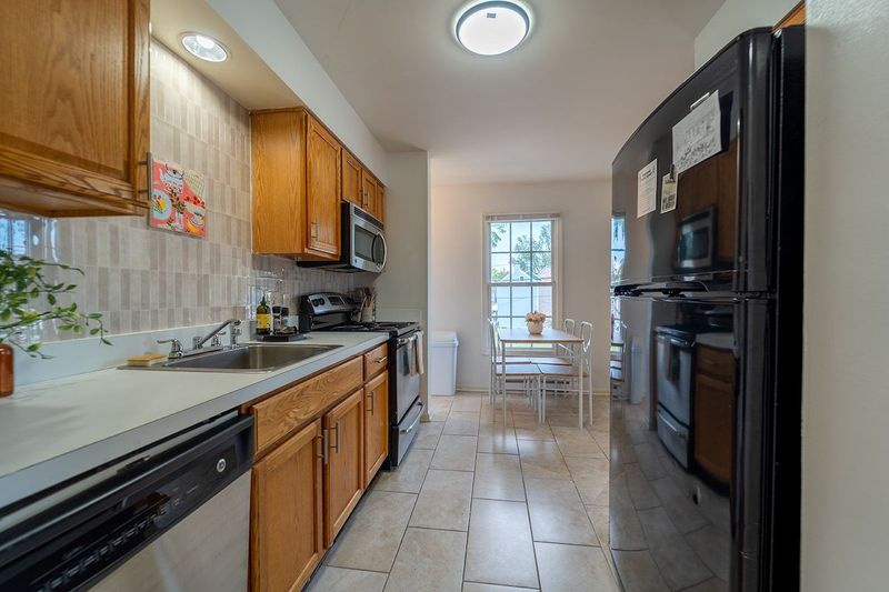 A kitchen built for real cooking! Stock it up and make a full dinner, or keep it simple and walk to one downtown Frederick’s restaurants instead. 