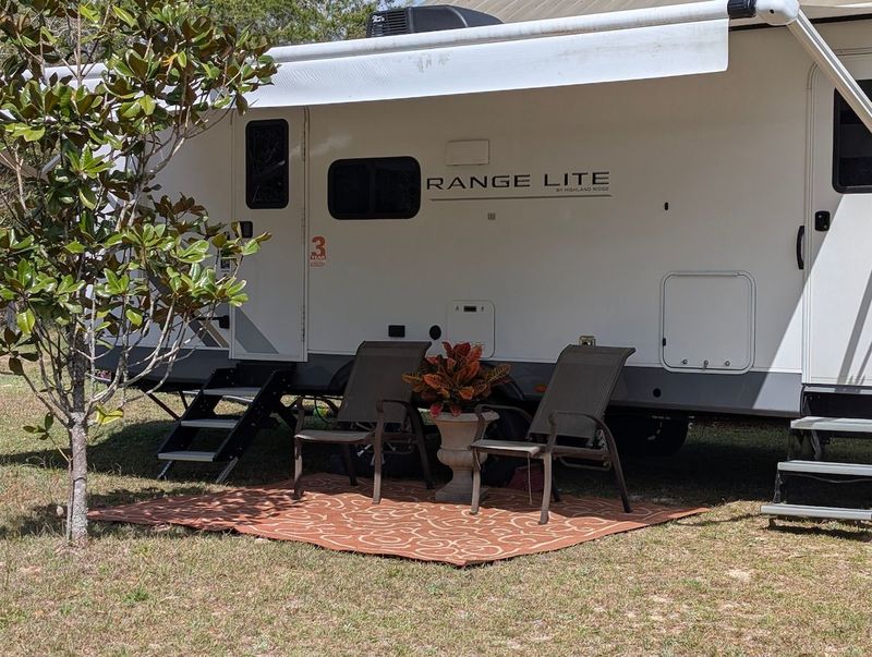 Affordable Airbnb! Near lakes and beaches!